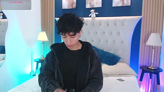 Snapshot of Aiden_Rivers_ chatting on June 17, 2026, 12:59 pm Aiden Rivers online show from June 17, 2026, 12:59 pm