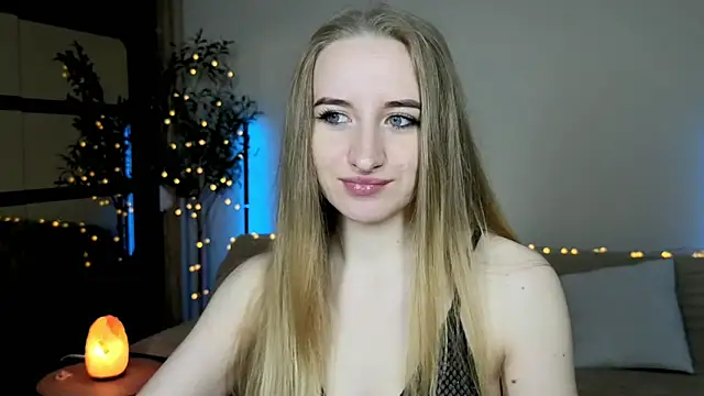 Oxy Foxie online show from May 27, 2026, 8:16 pm