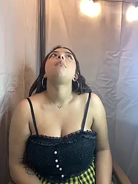 Snapshot of Midary_pink chatting on March 3, 2026, 5:03 am Midary pink online show from March 3, 2026, 5:03 am