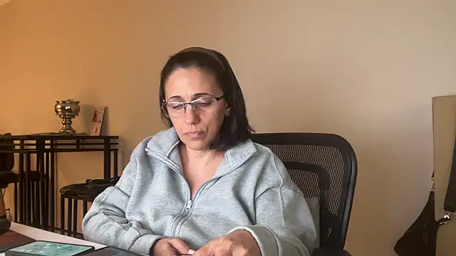 latinamom54 online show from March 2, 2026, 6:48 pm