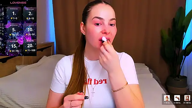 Maddy Wood  online show from March 15, 2026, 10:22 am