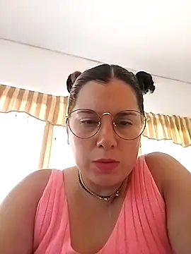 Lucia queen online show from March 19, 2026, 6:19 pm