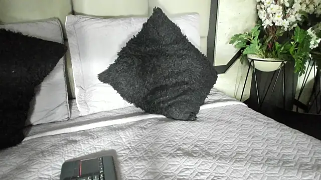 Snapshot of SilkNyx chatting on February 20, 2026, 1:24 pm SilkNyx online show from February 20, 2026, 1:24 pm