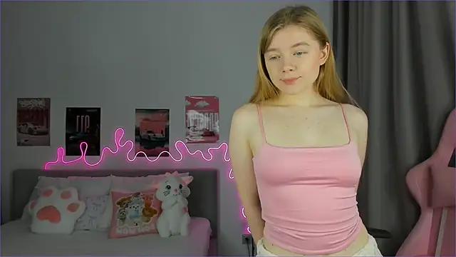 EvaRaee online show from April 3, 2026, 3:35 am