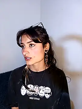 Lili  Clan online show from March 3, 2026, 6:15 pm