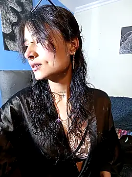 Lili  Clan online show from April 16, 2026, 6:08 pm