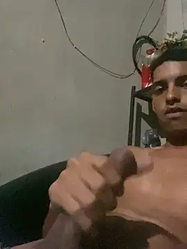 Snapshot of Alee_2005 chatting on February 28, 2026, 6:13 am Alee 2005 online show from February 28, 2026, 6:13 am