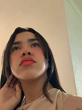 Lily em online show from May 5, 2026, 6:33 pm