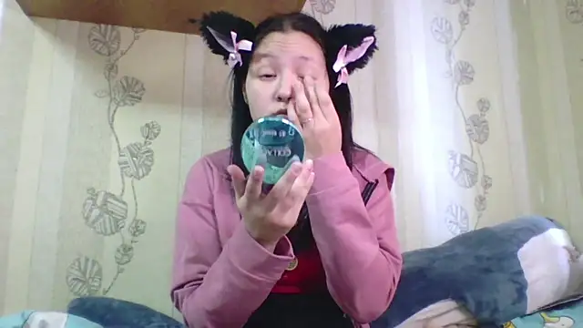 yourcutevikki online show from February 23, 2026, 1:12 pm