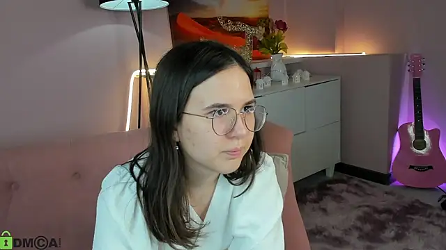 leylamirage online show from March 13, 2026, 1:49 pm