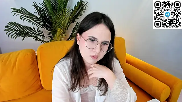 Snapshot of leylamirage chatting on June 25, 2026, 12:21 pm leylamirage online show from June 25, 2026, 12:21 pm