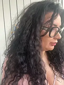 EvaPatricia online show from March 31, 2026, 12:40 pm