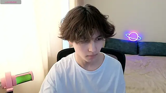  LukaHayes  online show from April 16, 2026, 12:06 pm