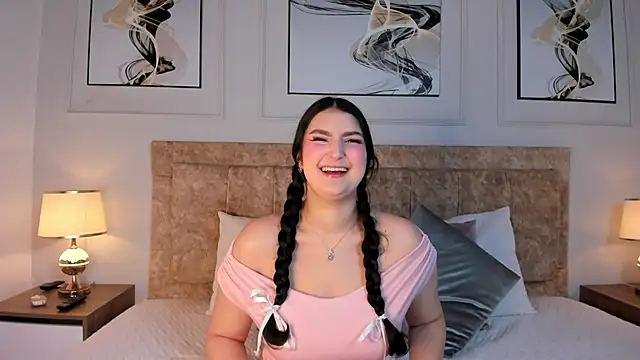 zoe moon   online show from April 4, 2026, 2:12 pm