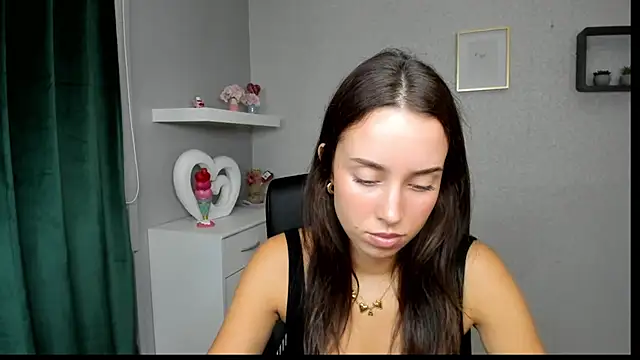 Snapshot of AdeleSolo chatting on July 16, 2026, 5:37 am AdeleSolo online show from July 16, 2026, 5:37 am