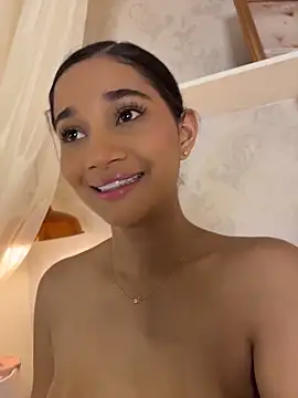 AlessiaVallmont online show from April 17, 2026, 3:26 pm