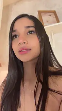 AlessiaVallmont online show from April 11, 2026, 10:35 pm