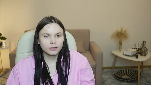 LeilaErcolani online show from February 17, 2026, 2:03 pm