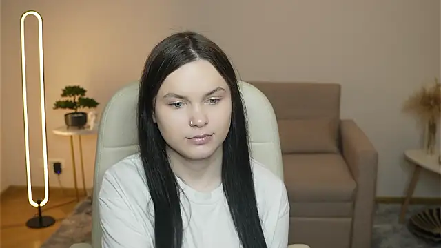 LeilaErcolani online show from February 22, 2026, 11:34 am