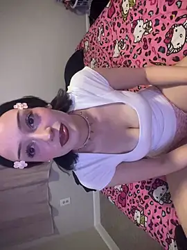 Snapshot of strwbrrymilk chatting on February 22, 2026, 1:19 am strwbrrymilk online show from February 22, 2026, 1:19 am