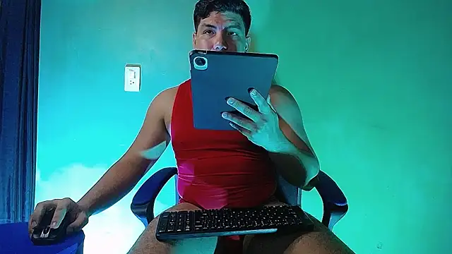 Uriel Ray  online show from February 24, 2026, 10:43 pm