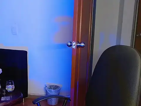 vickycat x online show from March 17, 2026, 2:03 am