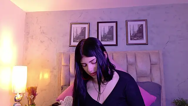 IsabellaRossi online show from May 14, 2026, 11:29 am