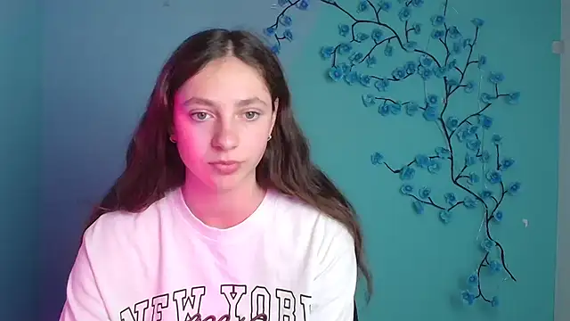 KissMeJulia online show from May 8, 2026, 11:14 am