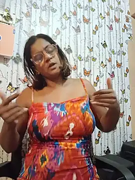 indianstrawberrylips4u online show from June 14, 2026, 4:19 pm