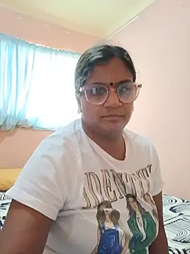 indianstrawberrylips4u online show from July 29, 2026, 10:03 am
