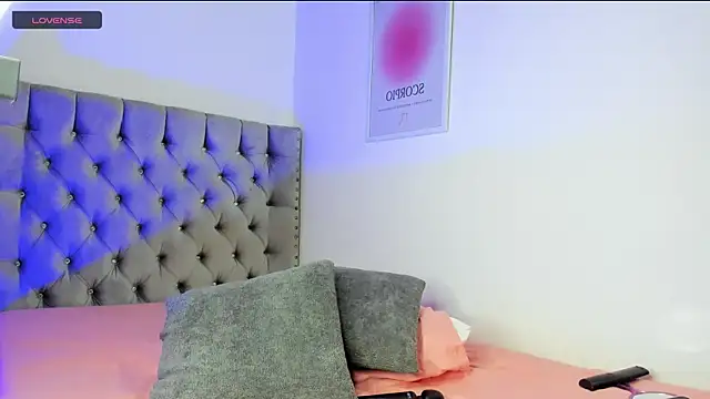 eva cutee  online show from April 1, 2026, 8:28 pm