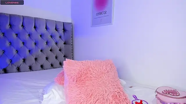 eva cutee  online show from March 7, 2026, 10:04 pm