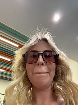 Snapshot of LisaMurr chatting on July 17, 2026, 10:56 am LisaMurr online show from July 17, 2026, 10:56 am