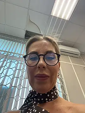 Snapshot of LisaMurr chatting on July 29, 2026, 2:49 pm LisaMurr online show from July 29, 2026, 2:49 pm
