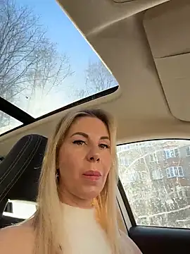 Snapshot of LisaMurr chatting on February 25, 2026, 10:04 am LisaMurr online show from February 25, 2026, 10:04 am