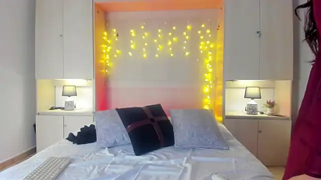 ElaRey  online show from March 24, 2026, 12:05 pm