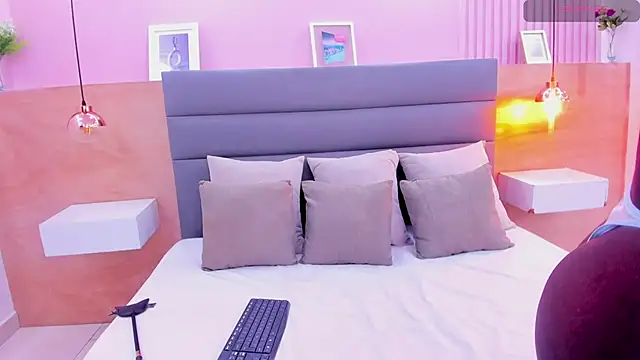 ivonne duval online show from April 14, 2026, 4:01 pm