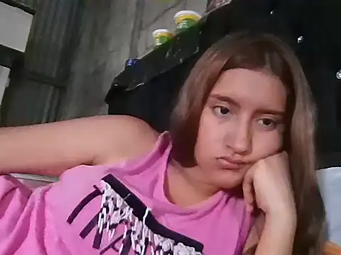 Snapshot of Emily_231 chatting on February 21, 2026, 7:05 pm Emily 231 online show from February 21, 2026, 7:05 pm