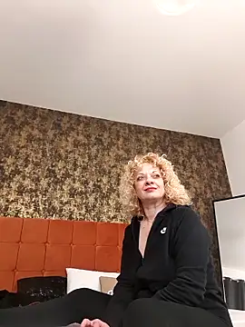 LaireeFelini online show from March 1, 2026, 7:25 pm