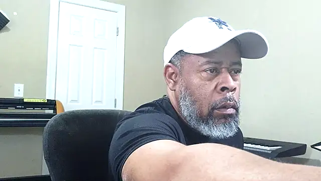 Cleozevo1961 online show from March 4, 2026, 5:21 pm