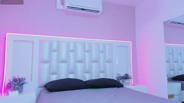 Liia Collins online show from April 14, 2026, 5:29 pm