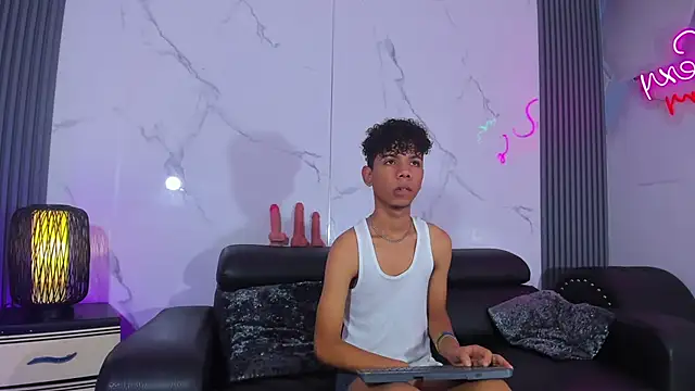Spicy guys online show from May 14, 2026, 1:19 pm