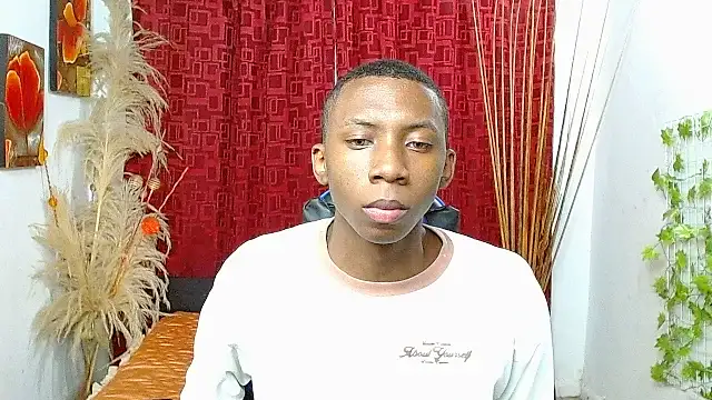 milo018 online show from March 26, 2026, 8:40 pm