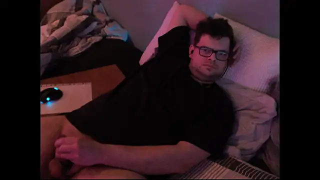 Whyteshadow4235 online show from March 1, 2026, 7:58 pm