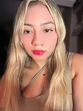 Snapshot of Dulce_Sofi_ chatting on June 4, 2026, 1:10 am Dulce Sofi online show from June 4, 2026, 1:10 am