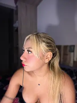 Snapshot of Dulce_Sofi_ chatting on May 28, 2026, 3:36 am Dulce Sofi online show from May 28, 2026, 3:36 am