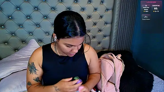 NAOMI cute  online show from April 9, 2026, 5:52 pm