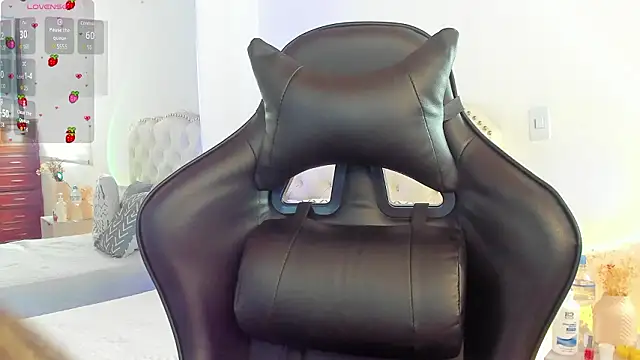 Snapshot of LuuluBerry chatting on March 1, 2026, 7:03 pm LuuluBerry online show from March 1, 2026, 7:03 pm