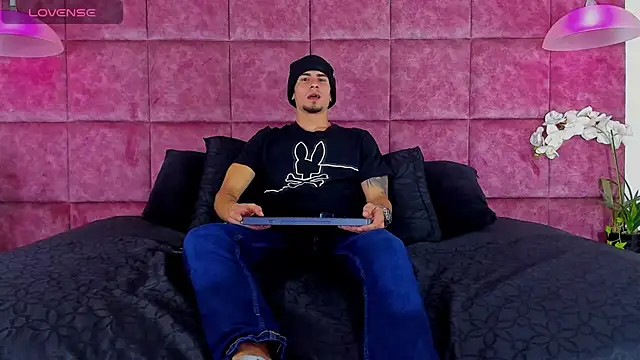 Snapshot of SharonTygaX chatting on February 19, 2026, 4:20 am SharonTygaX online show from February 19, 2026, 4:20 am