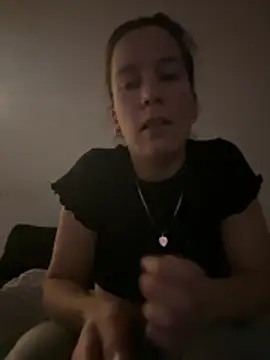 Snapshot of Melu12 chatting on April 8, 2026, 10:44 pm Melu12 online show from April 8, 2026, 10:44 pm